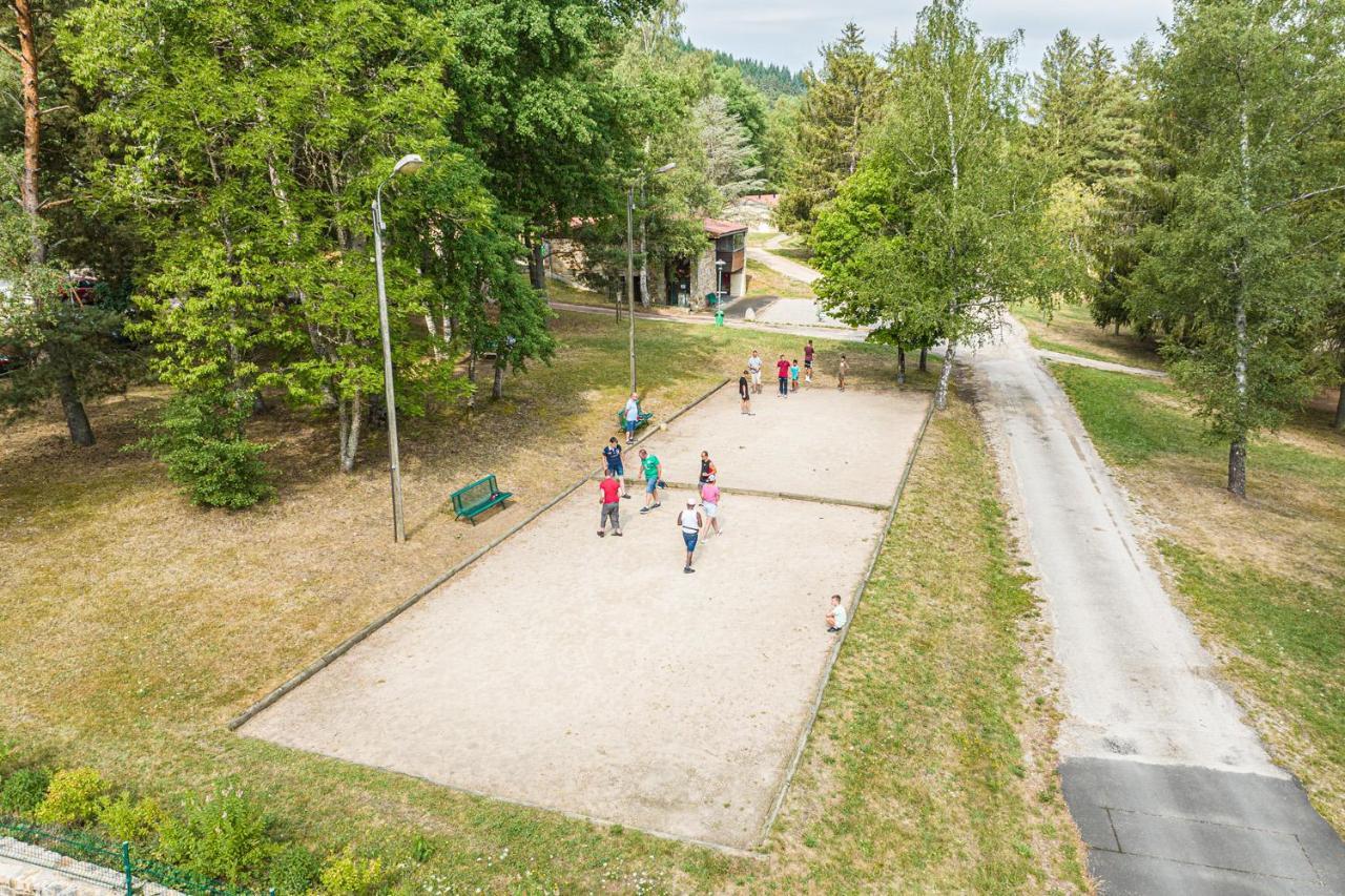 Village De Gites De La Foret De Ganigal Le Malzieu-Ville Exterior photo